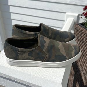 NWOB Blondo Gracie 2.0 Camo Low Waterproof Slip On Sneakers 9
